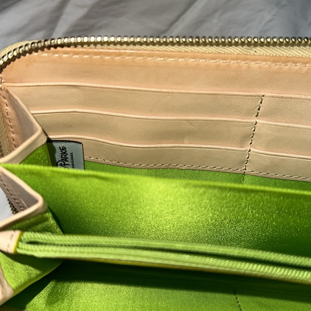 Dooney & Bourke Disney Parks Flower & Garden 25th Anniversary Wallet 2018 - Picture 13 of 17